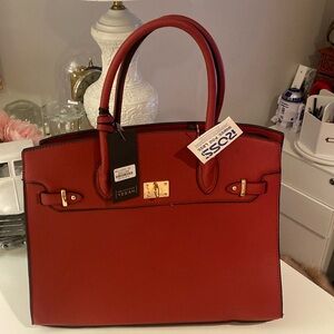 Red handbag nwt but no lock 🔐